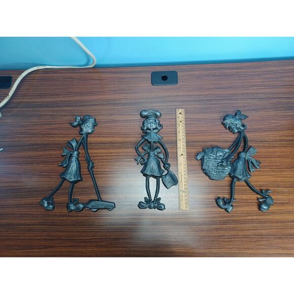 Vintage Sexton 1971 Cast Iron Wall Hanging Cooking, Vacuuming, Laundry Farmhouse - Picture 3 of 13